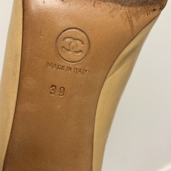 Vintage authentic Chanel nude/black toe cap pump (39) - Picture 3 of 7